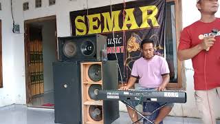 Download lagu kabut November orgen tunggal... . vocalnya agak mrongos jd gk kelihatan gaesss... mp3