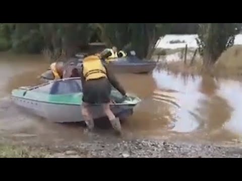 Southland residents coming together as clean-up after devastating floods begins
