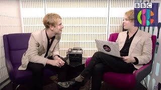 Tom Odell interviews Tom Odell | CBBC Official Chart Show