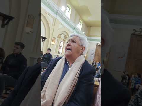 La signora Francesca Scarcella loda la Vergine Santa di Polsi con un canto antico