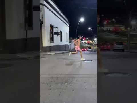 HOMBRE CORRIENDO DESNUDO EN SAN SALVADOR DE JUJUY #jujuy #noticias #persecuciónpolicial