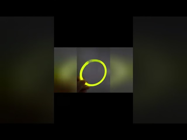 Vídeo relacionado con Glow Party Pack Set de Fiesta Luminoso, Pack de Accesorios Fluorescentes Palitos, Gafas y Pulseras Brillantes, Multicolor 236 o 437 piezas. (236 pcs)