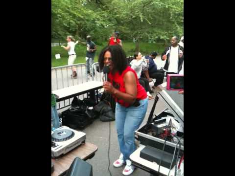 Groove Addix & Annette Taylor  "Faith"  live in Central Park