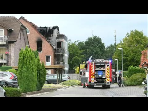 Kleinflugzeug stürzt in Wohnhaus in Wesel | AFP
