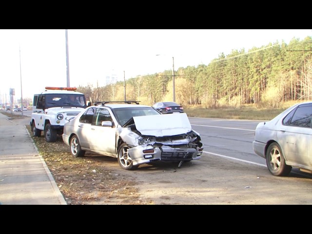 Иномарка врезалась в автобус, полный людей