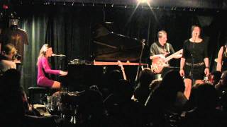 TÉA: Say Something