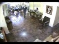 El clásico Golpe de Cara con la puerta de vidrio