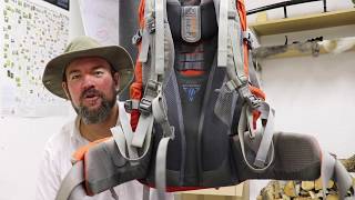 Frau E. ihr weit gereister Deuter Rucksack