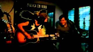 Leiva  (Pereza), César Pop  y Tuli- Quiero que estemos pegados- Búho Real (16-5-11)