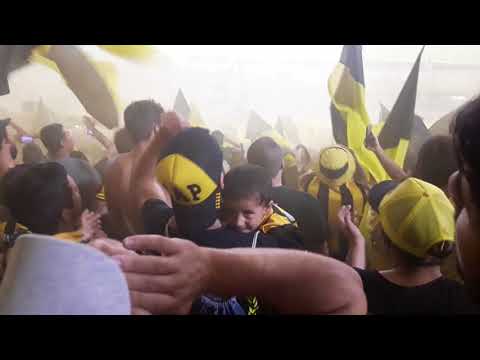 "Supercopa 2018.. la hinchada de Peñarol! siempre es una fiesta!.." Barra: Barra Amsterdam • Club: Peñarol