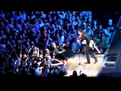 Bruce Springsteen - Burning Love (live) - Nashville 4/17/2014 (TheDailyVinyl official)