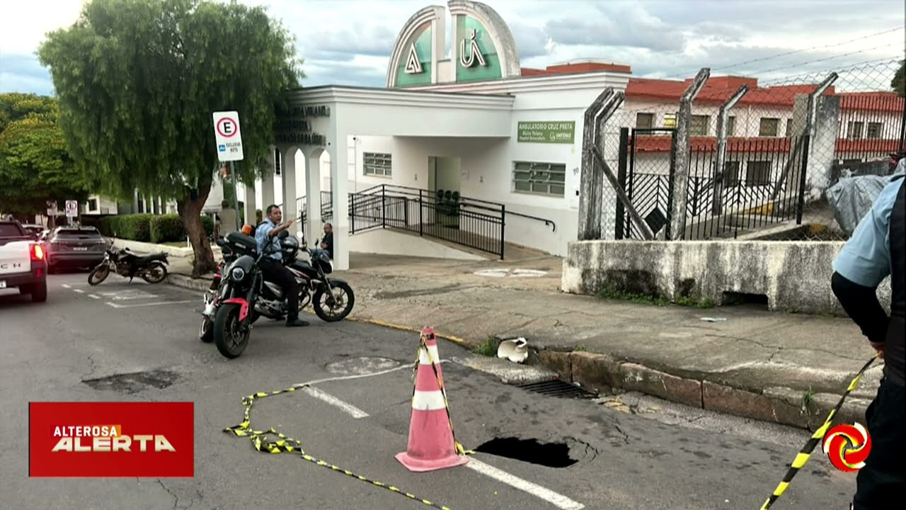 Buraco no asfalto preocupa moradores em Alfenas