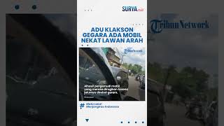 ADU KLAKSON! Mobil Matic Nekat Lawan Arah saat Macet, Pengemudi Ngamuk Desak Paksa untuk Mundur!