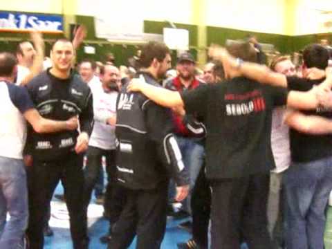 Der Mattensturm nach Kampfende in Köllerbach (Halbfinale 2009/10)