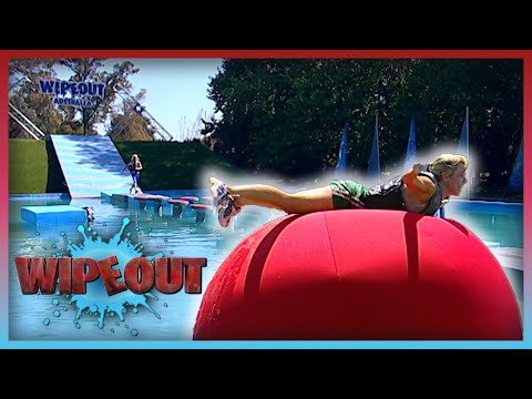 More Contestants, Same Brutal First Round Of Wipeout | Wipeout