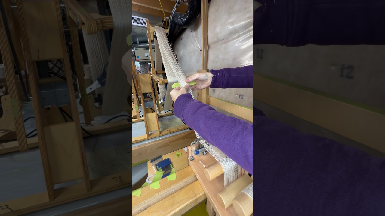 This simple trick keeps your warp perfectly ordered #weaving #tips #tutorial