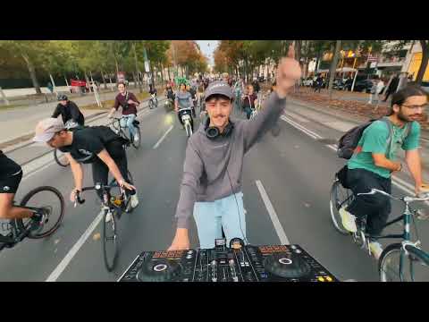 SERAFIN - TRANCE DJ on BIKE in VIENNA