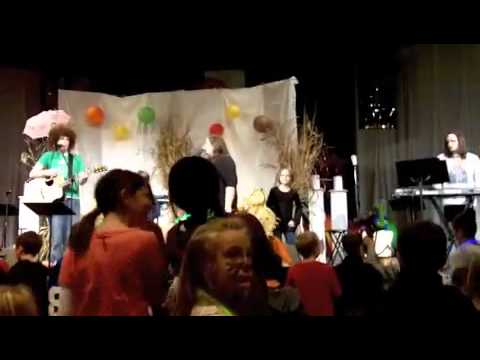 The Mud Puddles perform Open Up the Garage, Nov 19, 2010, Lake Forest