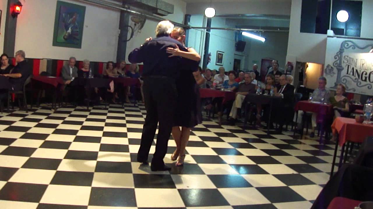 Sin Rumbo, bailan en su noche Eduardo Pareja y Laura Grandi 1/2