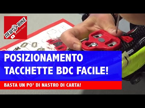 Dolore dal petto fino alla vita Dolore al collo e la testa con una mano