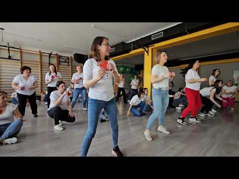 KOCHAM MAMĘ I TATĘ NIE TYLKO OD ŚWIĘTA, piosenka dla dzieci, METODA EDUMUZ