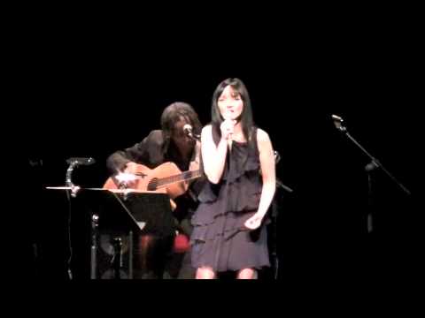 Maria de Medeiros Quem à Janela (Amélia Muge)