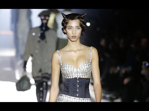 MOSCHINO Fall 2018 2019 Menswear Milan - Fashion Channel