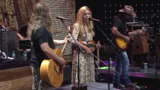 Jamey Johnson with special guest Alison Krauss – Ghost in This House (Live at Farm Aid 2016)