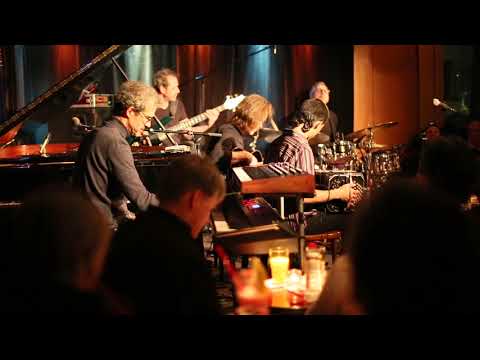Dominic Miller(g),Mike Lindup(p/keys),Santiago Arias(bandoneon),Nicolas Fiszman(b),Ziv Ravitz(dr)