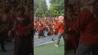 Download lagu Senam maumere #shorts #short #shortvideo #gemufamire #maumere mp3