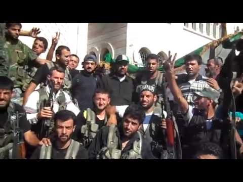 مجموعة من المقاتلين والقادة العسكريين في الجيش الحر يعلنون السيطرة على مدينة اعزاز في ريف حلب