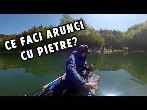Am găsit PĂSTRĂVII grupați, pescuit din CAIAC pe Lacul Izvorul Muntelui