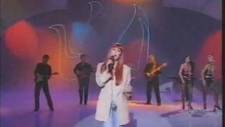 CHER - The Shoop Shoop Song (It&#39;s in his kiss)