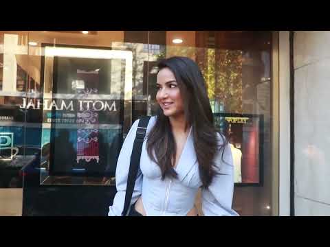 Jasmin Bhasin Spotted At Bandra