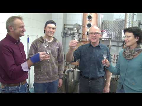 Schnapsbrennen im Streuobstparadies