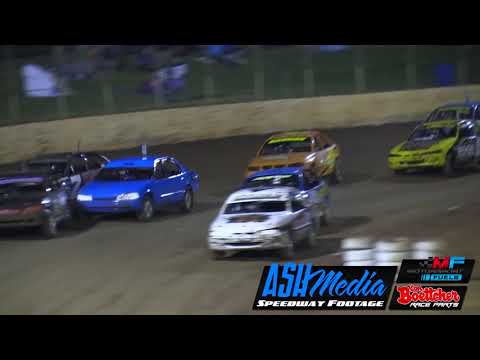 Street Stocks: Travis Hutchison and Brent Poole Crash - Kingaroy Speedway