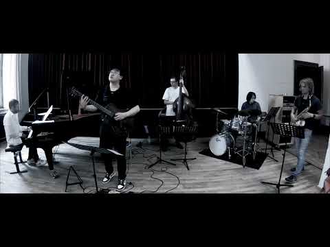《平行宇宙 Parallel Universes》-Xu Quintet feat. Florian Trübsbach
