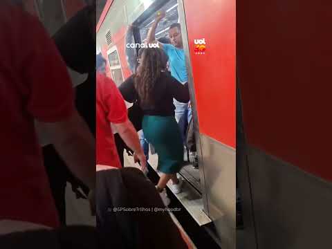Mulher cai no vão entre o trem e a plataforma na estação Brás (SP)