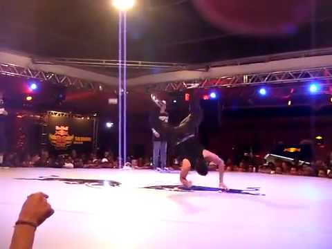 Red Bull BC One 2011 Klesio vs Lil G Salvador Brasil   YouTube