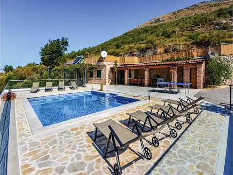 Four-Bedroom Holiday home in Podstrana - Podstrana - Croatia