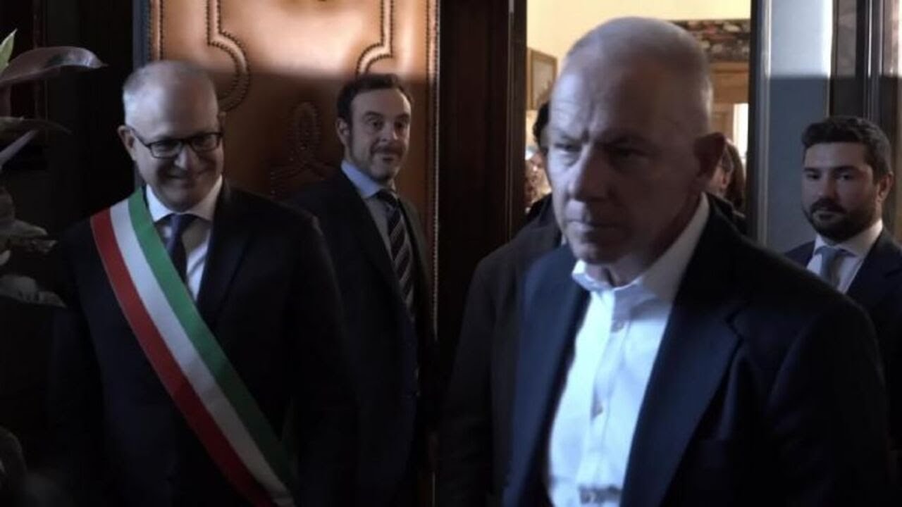 Robert De Niro riceve in Campidoglio la Lupa Capitolina