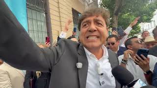 Pineda entrega 14 mil firmas para convocar a Consulta Popular y reducir el Congreso de “160 vagos»