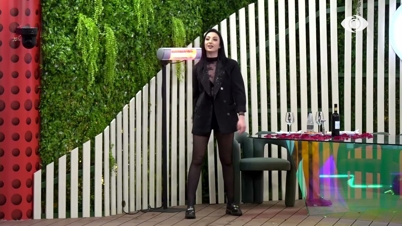 Stelina këndon së bashku me Juxhinin