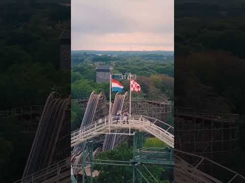 Daar zijn we weer! 🕺💃 Dit keer vanaf de Python. Wat is jouw favoriete Efteling-attractie? 🎢