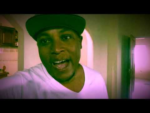 Men2ranks- Vieja escuela se  la da a RochyRD   Y hace un freestyle