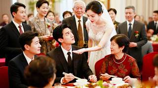 被獨自晾在婚禮5小時，她為體面選個賓客假結婚，怎料他是家財萬貫的總裁，被她假意的吻撩撥動真心，求她假戲真做！#短劇 #甜寵 #瑪麗蘇 #總裁灰姑娘