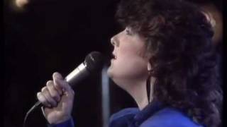 Kathy Mattea - Someone Is Falling In Love.