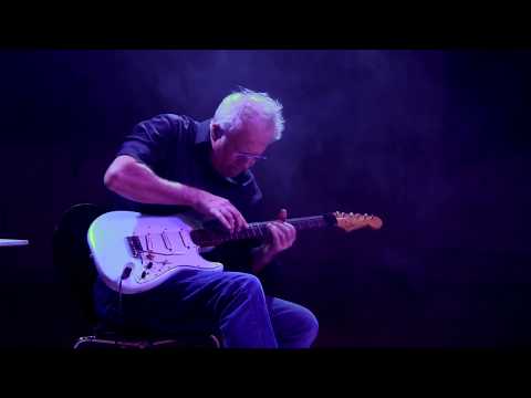 Erlend Krauser performs "Hurt" from his new album "Last Discoveries"