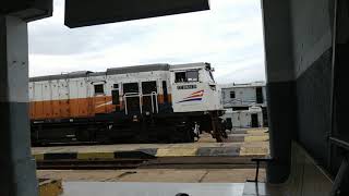 preview picture of video 'Kereta api barang lewat gak nyampe 1 menit !!'