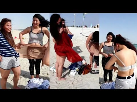 नेपाली केटिहरु यसरी समुन्द्रमा नुहाएर रमाइलो गर्दै || Nepali girls swimming in the beach 2022